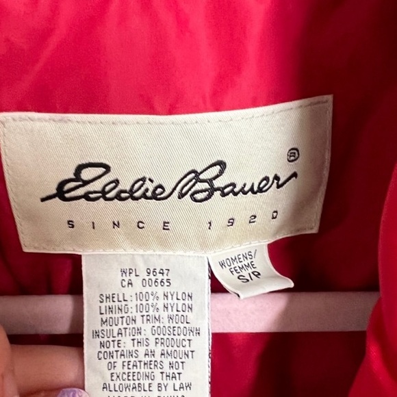 Red insulated winter jacket, fleece lined pockets, wind proof sleeves, pockets - Picture 10 of 14